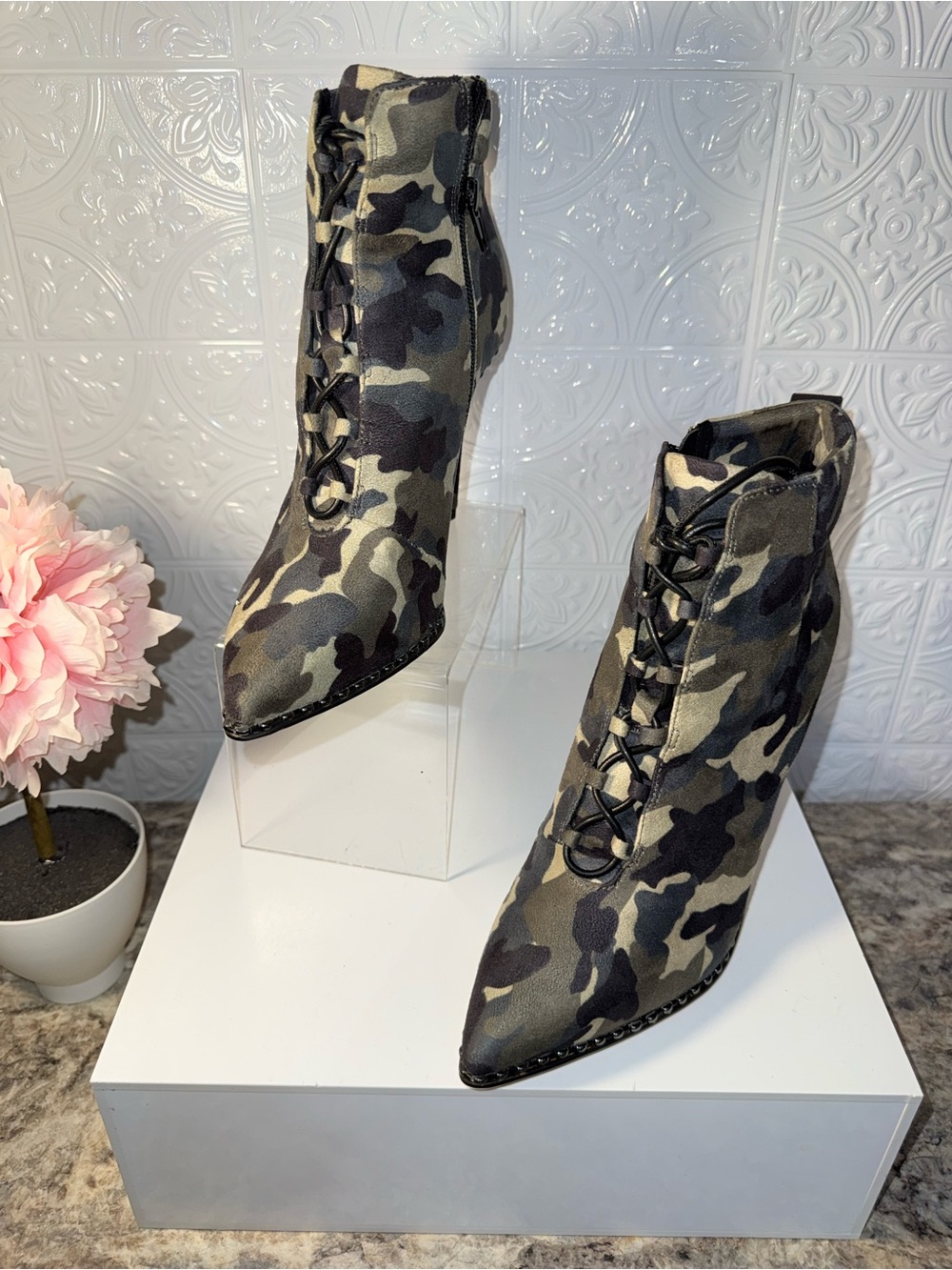 BRAND NEW BCBGeneration Hinna Boots in camouflage - Picture 5 of 7